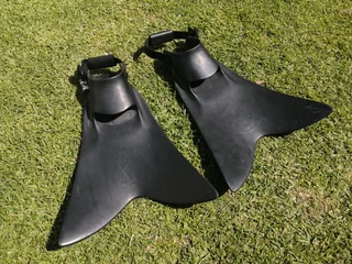 Force Fin Pro Flippers R700 Negotiable