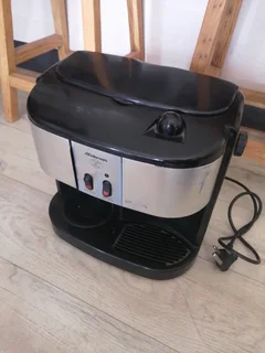 ((Read Ad)) Mellerware coffee machine R200