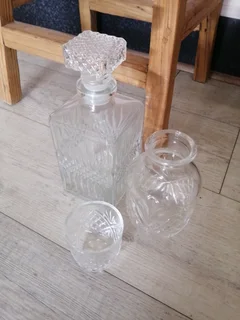 Whisky glass decanter/ holder Bundle R150