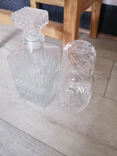 Whisky glass decanter/ holder Bundle R150