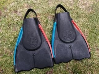 Reef Flippers R450 Negotiable