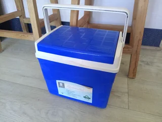 Small Cooler Box R100