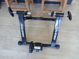 Raleigh Bicycle Trainer R800 Negotiable