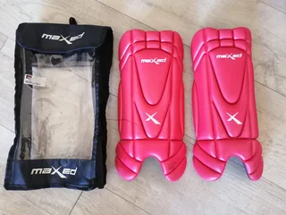 Maxed Hockey Shin Pads In Bag R100