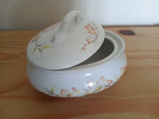 Vintage Ceramic Bowl With Lid R50