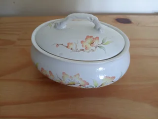 Vintage Ceramic Bowl With Lid R50
