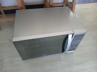 ((READ AD)) Large Midea Microwave R200