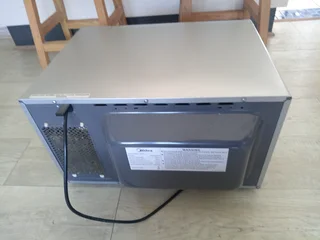 ((READ AD)) Large Midea Microwave R200