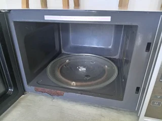 ((READ AD)) Large Midea Microwave R200