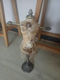 Elegant Jewellery Stand R150