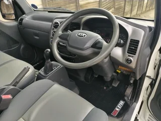 Kia K2.700