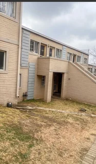 Studio apartment available to move in immediately call 0716139175 in Sandton Buccleuch