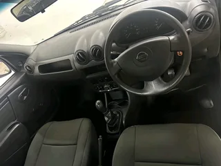 Nissan NP200