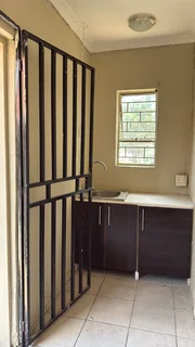 Bachelor Garden Cottage available for rent in Vorna Valley Midra