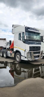 Volvo FH440 with Crane