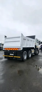 Nisan Ud 10cube tippers for sale