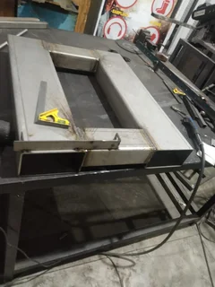 AM LOOKING FOR A JOB AS A WELDER.