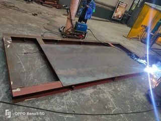 AM LOOKING FOR A JOB AS A WELDER.