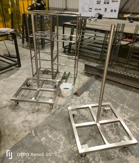 AM LOOKING FOR A JOB AS A  WELDER.