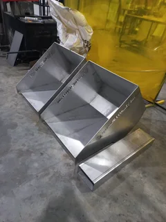 AM LOOKING FOR A JOB AS A  WELDER.