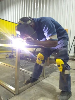 AM LOOKING FOR A JOB AS A  WELDER.