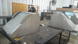 AM LOOKING FOR A JOB AS A WELDER.