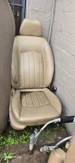 Jaguar Xtype X400 2.1Petrol Genuine leather electric Front left and Front right Seats, Creme.