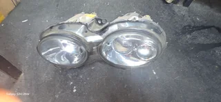 Jaguar Xtype X400 2.1 Petrol Right and Left Headlight in good condition, With working bulbs.