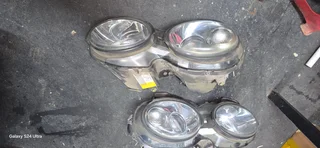 Jaguar Xtype X400 2.1 Petrol Right and Left Headlight in good condition, With working bulbs.