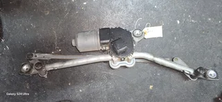 Jaguar Xtype X400 2.1Petrol Wiper motor complete with arms in good working condition.