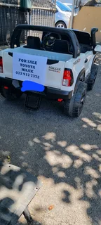 RIDE ON TOYOTA HILUX 12V R6500.00