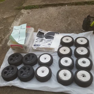 Thunder Tiger EB4 S3 4WD 1/8 Scale RC Nitro Buggy