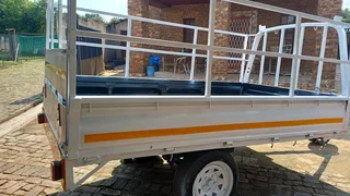 Trailer with extended sides