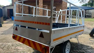 Trailer with extended sides