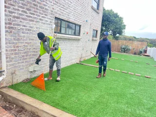 Artifical grass// buffalo grass// kikuyu grass// compost