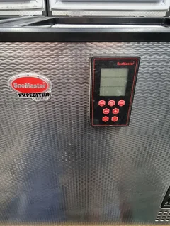 Snowmaster 66l Duel Fridge 12v en 220v + remote and cover