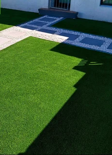 Buffalo grass// kikuyu grass//compost and mulch barks