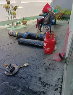 Gutter seamless Aluminum and waterproofing torch on