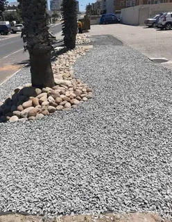 Buffalo grass// kikuyu grass// decorative stones pebbles
