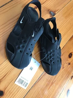 Brand new kids Nike Sunray Protect 2