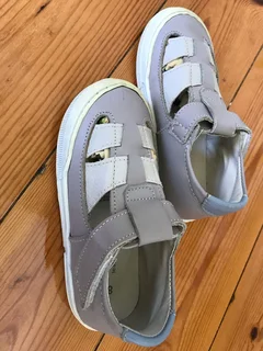 Size 8 Kids’ Leather Walkmates