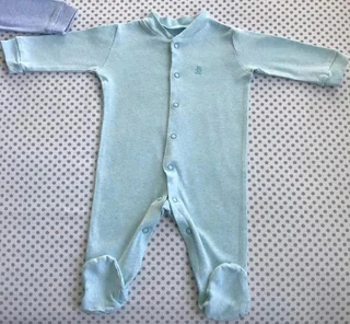 Baby suits, babygrows0-3,1-3,and one 3-6months&#43;baby blanket