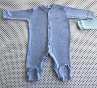Baby suits, babygrows0-3,1-3,and one 3-6months&#43;baby blanket