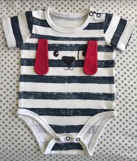 Baby suits, babygrows0-3,1-3,and one 3-6months&#43;baby blanket