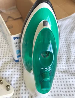 Panasonic Steam/Dry Iron with spray mist 240V