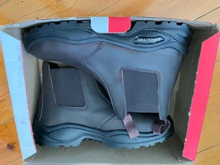 Brand new Brown Lemaitre safety boots 10