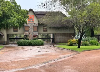 A gorgeous 3 Bedroom 3 Bathroom House in a 2000-ha Wildlife Estate for Sale.