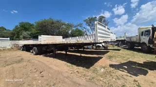 Hook and go Superlink flat deck trailers