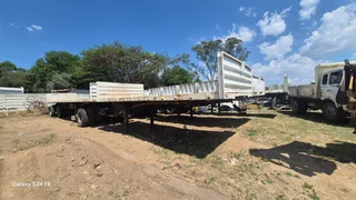 Hook and go Superlink flat deck trailers