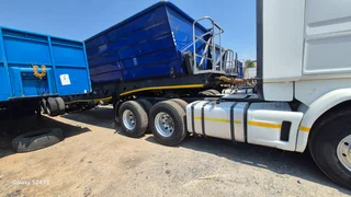 PRBB side tipper trailer in excellent condition